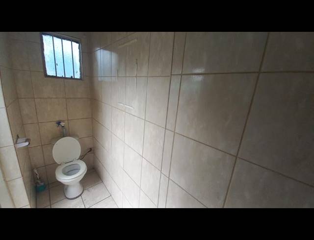 BUSINESS PROPERTY TO RENT IN CLAREMONT